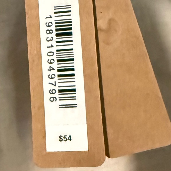 Skims NWT Clay Colored T-Shirt Bra, 36C. - Picture 5 of 5